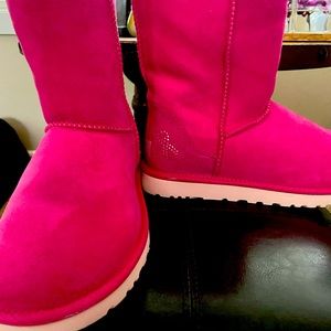 Womens Uggs in bright pink with a crystal breast cancer ribbon.